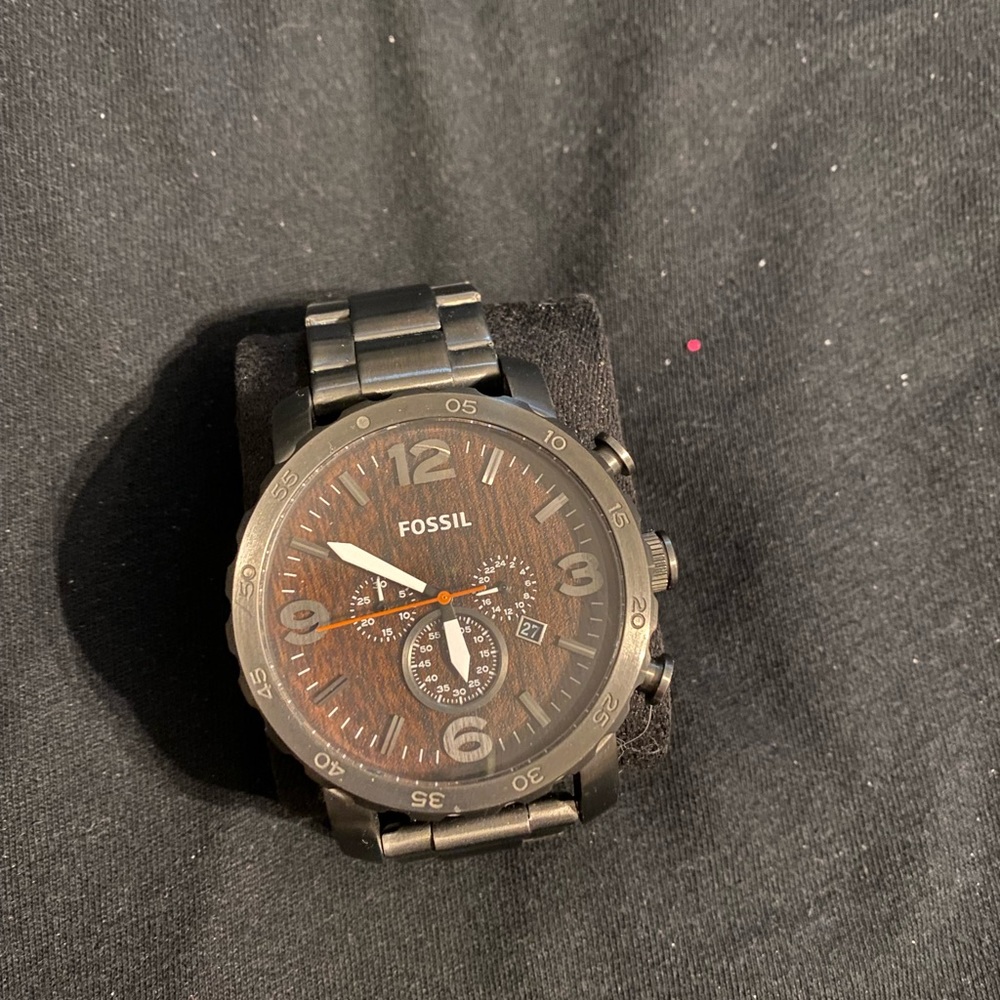 Mens fossil watch (needs battery)